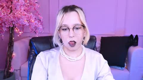 Snapshot of tollimoll chatting on January 15, 2025, 5:19 am Tolli Moll online show from January 15, 2025, 5:19 am