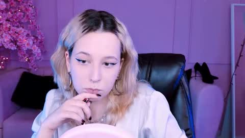 Snapshot of tollimoll chatting on January 18, 2025, 5:20 am Tolli Moll online show from January 18, 2025, 5:20 am