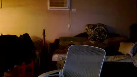 tom112292014 online show from January 26, 2025, 2:24 am