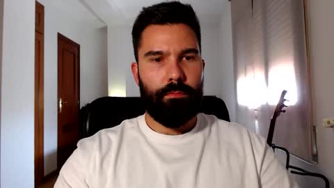 Snapshot of tom_bearded chatting on June 5, 2026, 3:18 pm Tom online show from June 5, 2026, 3:18 pm