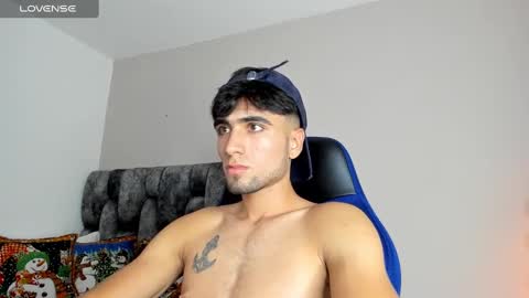 Snapshot of tom_walton chatting on December 21, 2024, 11:45 pm tom online show from December 21, 2024, 11:45 pm