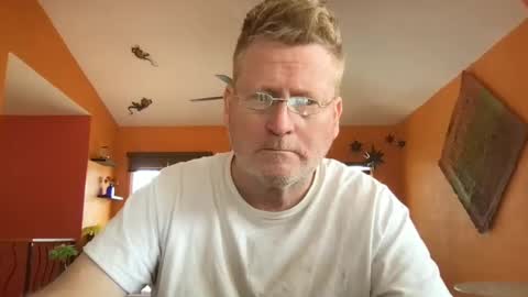 Hola online show from March 6, 2025, 6:59 pm