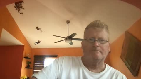 Hola online show from April 28, 2026, 3:28 pm