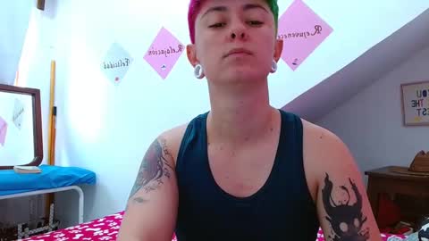 Snapshot of tomboyblue chatting on October 27, 2025, 2:43 pm Blue online show from October 27, 2025, 2:43 pm