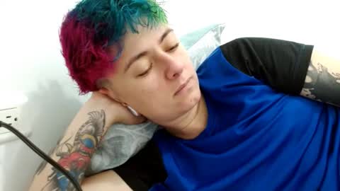 Snapshot of tomboyblue chatting on October 31, 2025, 5:25 pm Blue online show from October 31, 2025, 5:25 pm