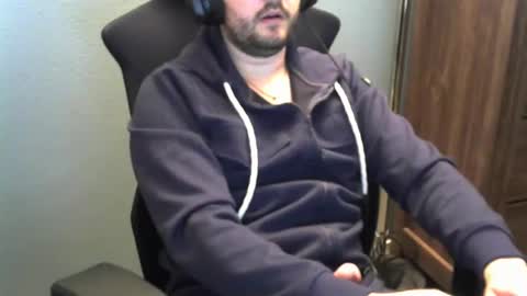 tomin3m online show from November 10, 2025, 5:34 pm