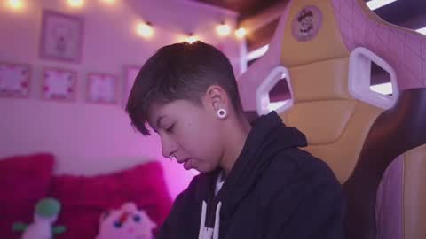 Blue  online show from March 3, 2025, 12:16 pm