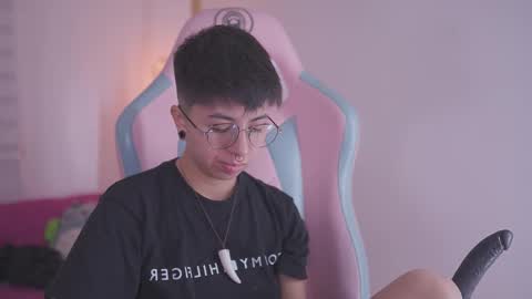 Blue  online show from November 25, 2025, 1:22 pm