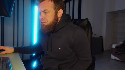 Snapshot of tommy_burnzzz chatting on March 5, 2025, 2:36 am tommy burnzzz online show from March 5, 2025, 2:36 am