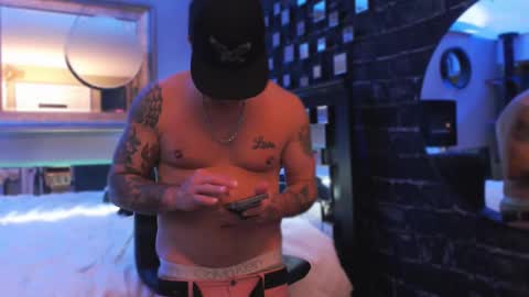 Snapshot of tommy_knuckles chatting on November 3, 2025, 5:58 pm Tommy online show from November 3, 2025, 5:58 pm