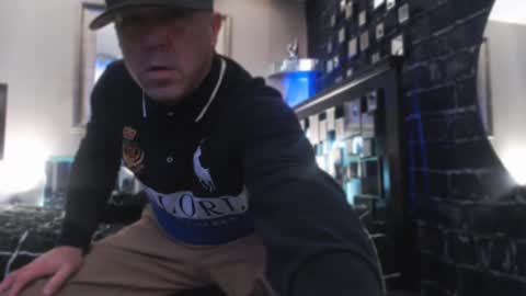 Snapshot of tommy_knuckles chatting on November 17, 2025, 6:19 am Tommy online show from November 17, 2025, 6:19 am