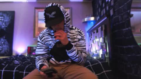 Snapshot of tommy_knuckles chatting on December 15, 2025, 12:26 am Tommy online show from December 15, 2025, 12:26 am