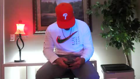 Snapshot of tommy_knuckles chatting on May 4, 2026, 8:10 am Tommy online show from May 4, 2026, 8:10 am