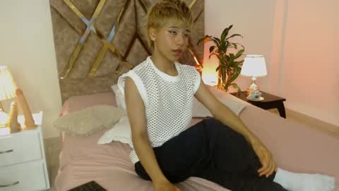 Snapshot of tommyfoxboy chatting on December 9, 2024, 2:06 pm Tommy Foxboy online show from December 9, 2024, 2:06 pm