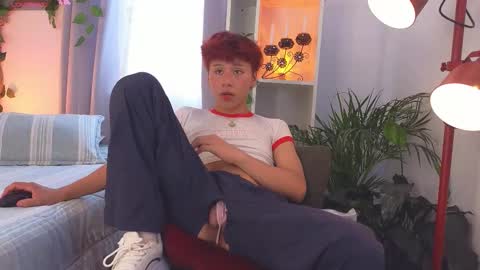 Snapshot of tommyfoxboy chatting on November 3, 2025, 12:06 pm Tommy Foxboy online show from November 3, 2025, 12:06 pm