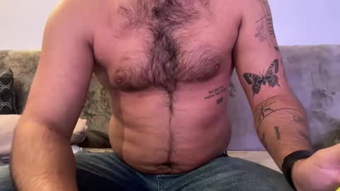 tommyjay32 online show from November 18, 2025, 2:43 pm