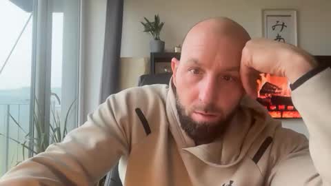 Thomas Fit online show from October 22, 2025, 6:46 am