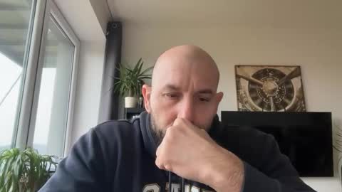 Thomas Fit online show from December 15, 2025, 8:51 am