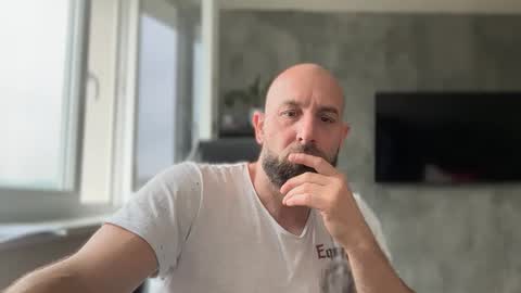 Snapshot of tommyx01 chatting on June 3, 2026, 6:49 am Thomas Fit online show from June 3, 2026, 6:49 am