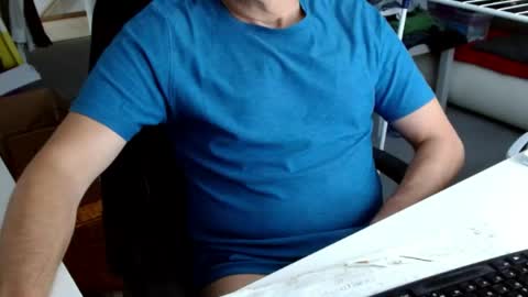 Snapshot of tomtom02029 chatting on May 5, 2026, 10:01 am Tom online show from May 5, 2026, 10:01 am