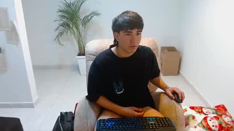 Snapshot of tomy337271 chatting on December 15, 2025, 3:05 pm tomy337271 online show from December 15, 2025, 3:05 pm