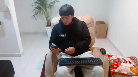 Snapshot of tomy337271 chatting on December 17, 2025, 12:55 pm tomy337271 online show from December 17, 2025, 12:55 pm