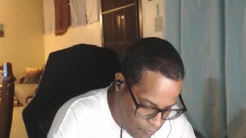 Snapshot of toni2814 chatting on March 9, 2026, 1:42 am Antonio online show from March 9, 2026, 1:42 am