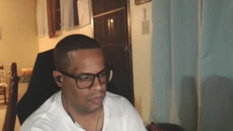 Snapshot of toni2814 chatting on March 17, 2026, 2:05 am Antonio online show from March 17, 2026, 2:05 am