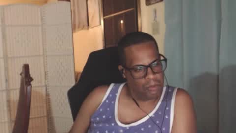 Snapshot of toni2814 chatting on April 16, 2026, 2:23 am Antonio online show from April 16, 2026, 2:23 am