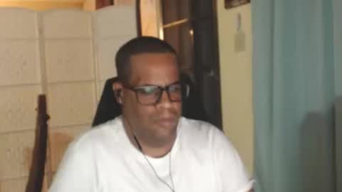 Snapshot of toni2814 chatting on May 13, 2026, 2:42 am Antonio online show from May 13, 2026, 2:42 am