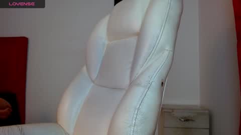 TONI BELMONT online show from December 11, 2024, 9:45 pm