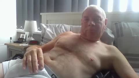 Snapshot of tonygibbson62 chatting on October 30, 2025, 9:33 am tonygibbson62 online show from October 30, 2025, 9:33 am