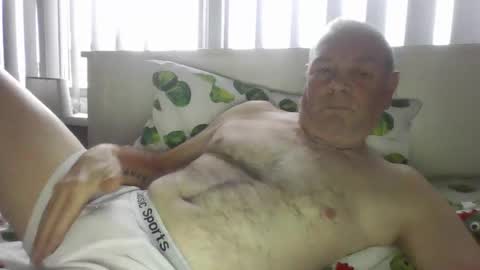 Snapshot of tonygibbson62 chatting on December 17, 2025, 9:04 am tonygibbson62 online show from December 17, 2025, 9:04 am