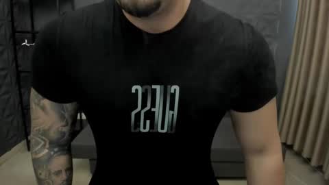 Snapshot of tonywilcoxx chatting on October 31, 2025, 7:31 am TonyWilcox online show from October 31, 2025, 7:31 am