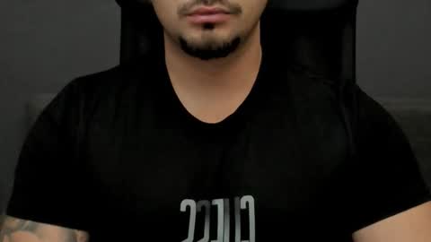 Snapshot of tonywilcoxx chatting on November 17, 2025, 5:57 am TonyWilcox online show from November 17, 2025, 5:57 am