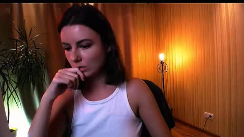 Snapshot of too_beautiful chatting on October 8, 2025, 3:31 pm Elizabeth online show from October 8, 2025, 3:31 pm