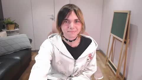 Snapshot of too_silly_ chatting on May 12, 2026, 6:10 am too_silly_ online show from May 12, 2026, 6:10 am