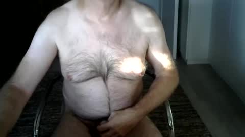 Snapshot of tooohard chatting on December 18, 2025, 8:42 am Alex online show from December 18, 2025, 8:42 am