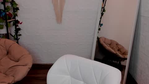 Snapshot of top_twins chatting on February 6, 2025, 11:54 am Yara online show from February 6, 2025, 11:54 am