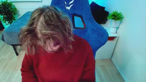 Snapshot of topcranberry chatting on November 19, 2025, 8:14 am topcranberry online show from November 19, 2025, 8:14 am