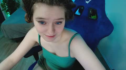 Snapshot of topcranberry chatting on June 9, 2026, 1:01 pm topcranberry online show from June 9, 2026, 1:01 pm