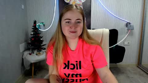 Snapshot of tori_blond chatting on December 23, 2024, 7:38 am tori_blond online show from December 23, 2024, 7:38 am