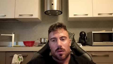 Snapshot of toro_arrapato chatting on November 7, 2025, 3:01 pm toro_arrapato online show from November 7, 2025, 3:01 pm