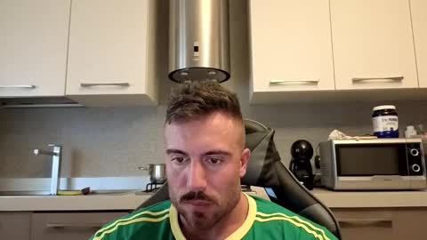 Snapshot of toro_arrapato chatting on November 19, 2025, 10:15 am toro_arrapato online show from November 19, 2025, 10:15 am