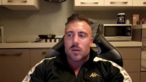 Snapshot of toro_arrapato chatting on November 28, 2025, 12:57 am toro_arrapato online show from November 28, 2025, 12:57 am