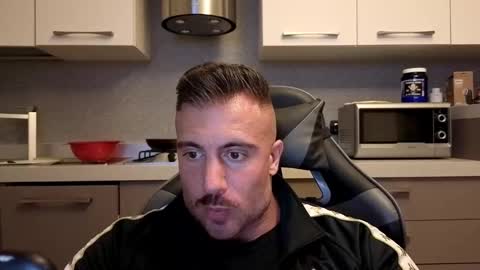 Snapshot of toro_arrapato chatting on November 28, 2025, 10:34 pm toro_arrapato online show from November 28, 2025, 10:34 pm