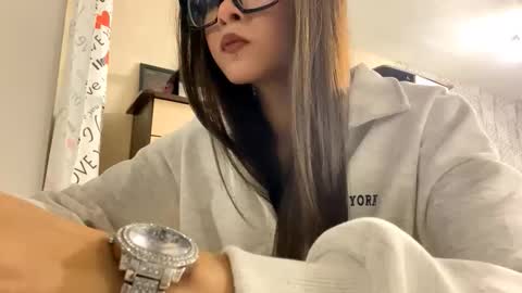 Snapshot of toryscarpato chatting on December 4, 2025, 11:08 am Julia online show from December 4, 2025, 11:08 am