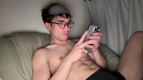 Snapshot of toshikaro0 chatting on March 12, 2025, 5:49 pm Karo online show from March 12, 2025, 5:49 pm