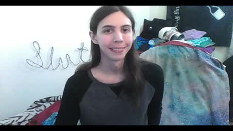 Snapshot of totalfuckingadorable chatting on November 18, 2025, 4:06 am Luna online show from November 18, 2025, 4:06 am