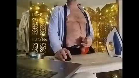 Snapshot of totomt chatting on December 5, 2025, 2:09 am Iron Bro online show from December 5, 2025, 2:09 am